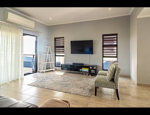 3 BEDROOM FREESTANDING FOR SALE IN PALM LAKES ESTATE